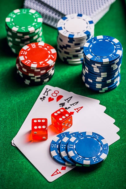 Roulette on ibutogel mobile app Mobile app showing roulette wheel and live chat
